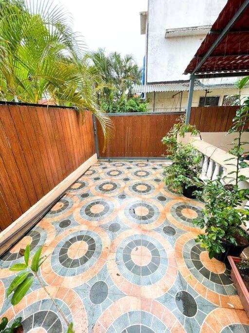 Corner House, Lonavla By Meheru-4 Bhk Villa With Pool Exteriér fotografie