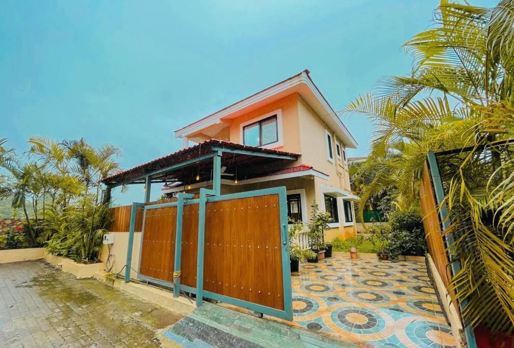 Corner House, Lonavla By Meheru-4 Bhk Villa With Pool Exteriér fotografie