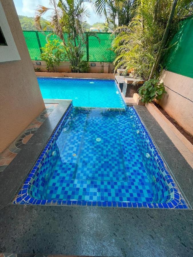 Corner House, Lonavla By Meheru-4 Bhk Villa With Pool Exteriér fotografie