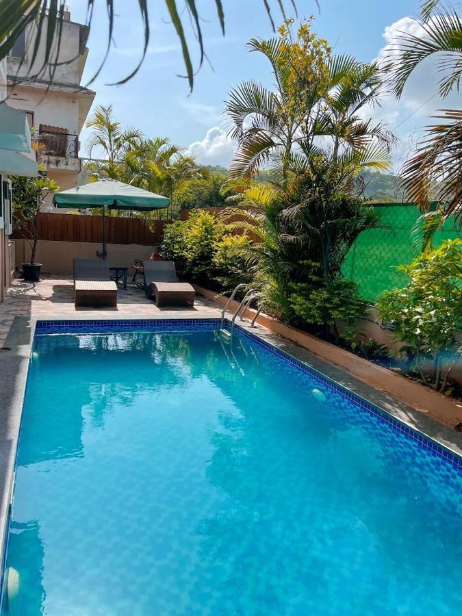 Corner House, Lonavla By Meheru-4 Bhk Villa With Pool Exteriér fotografie