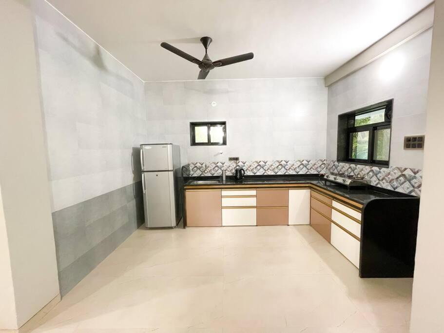 Corner House, Lonavla By Meheru-4 Bhk Villa With Pool Exteriér fotografie
